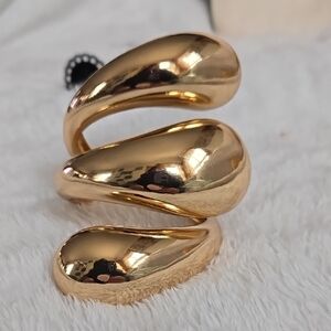 Elegant Gold Women's Bracelet